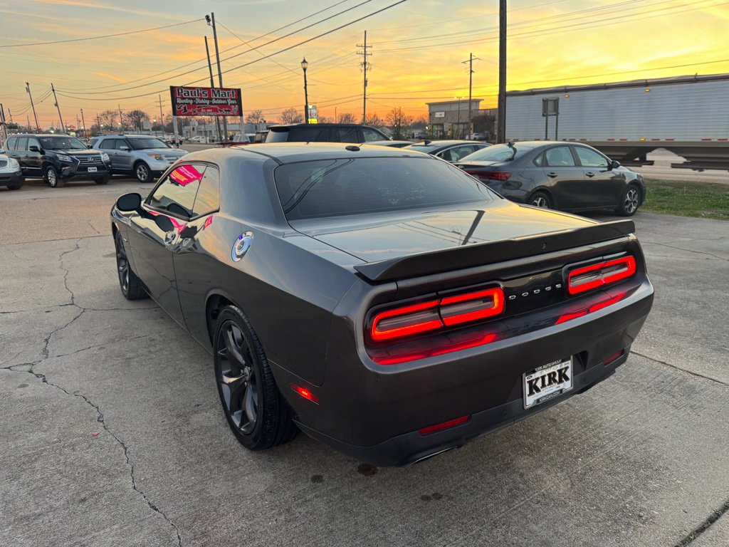 Used 2019 Dodge Challenger R/T image 3