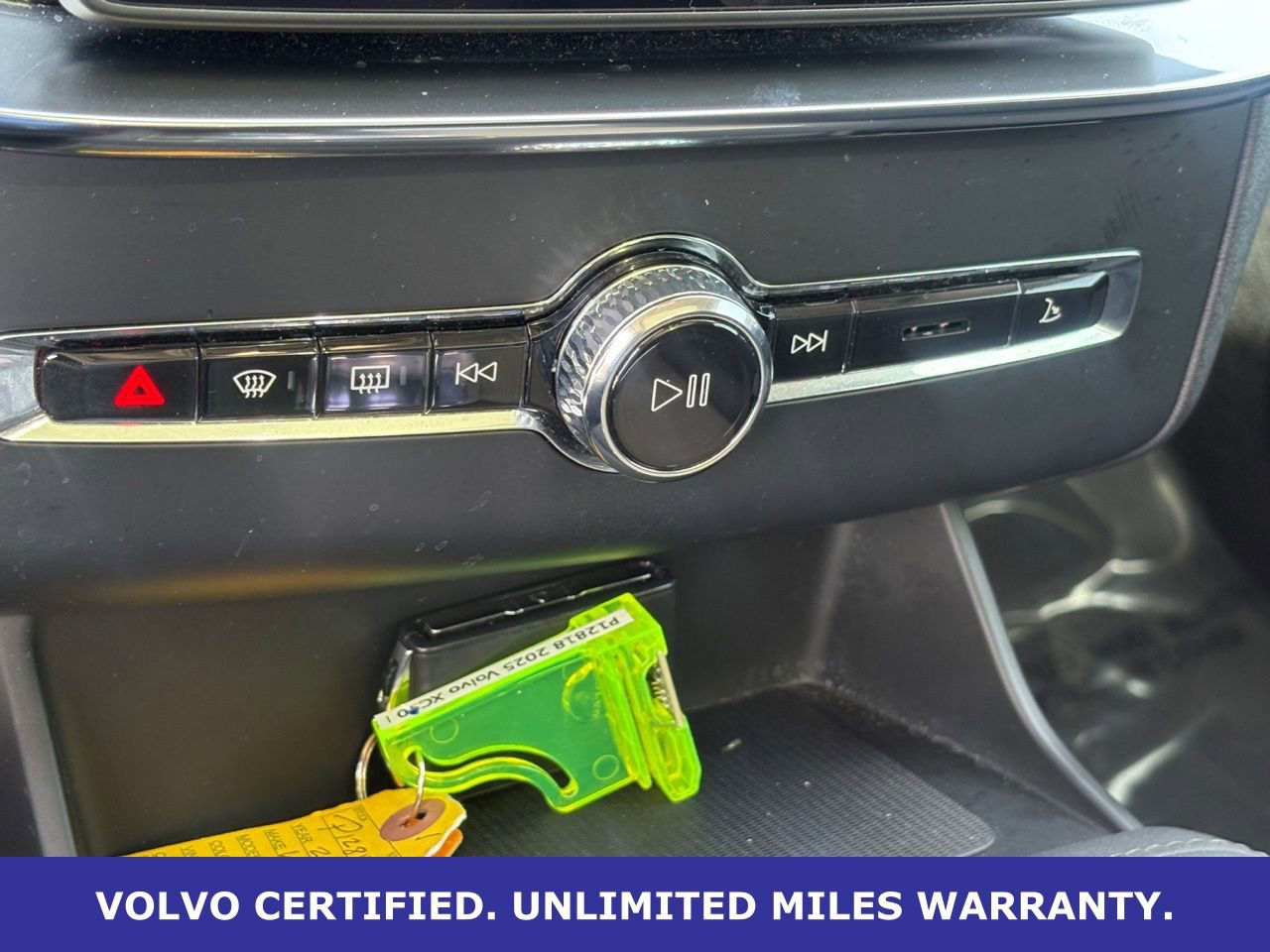 Certified 2025 Volvo XC90 B6 Plus image 23