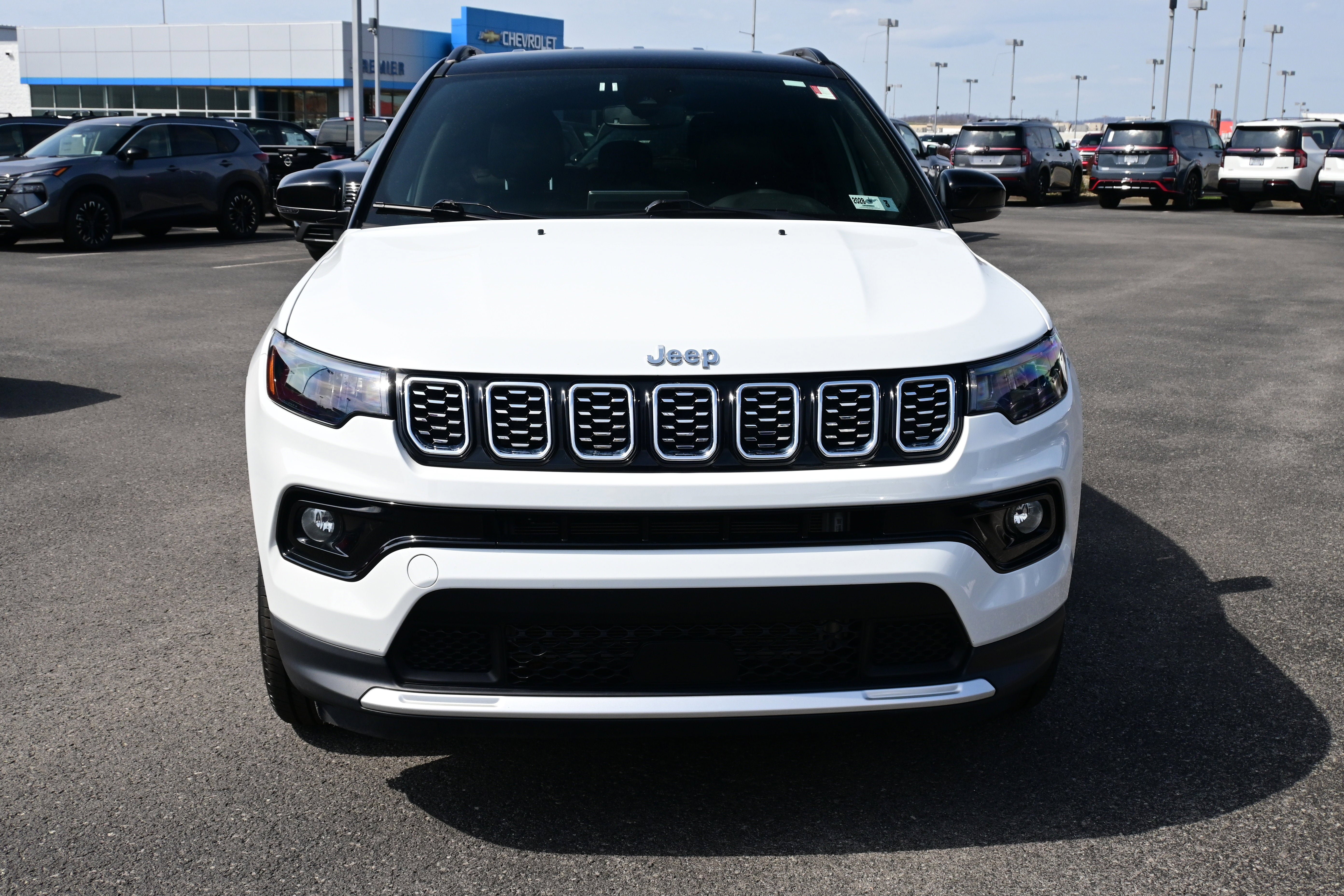 Used 2025 Jeep Compass Limited AWD/4WD image 3
