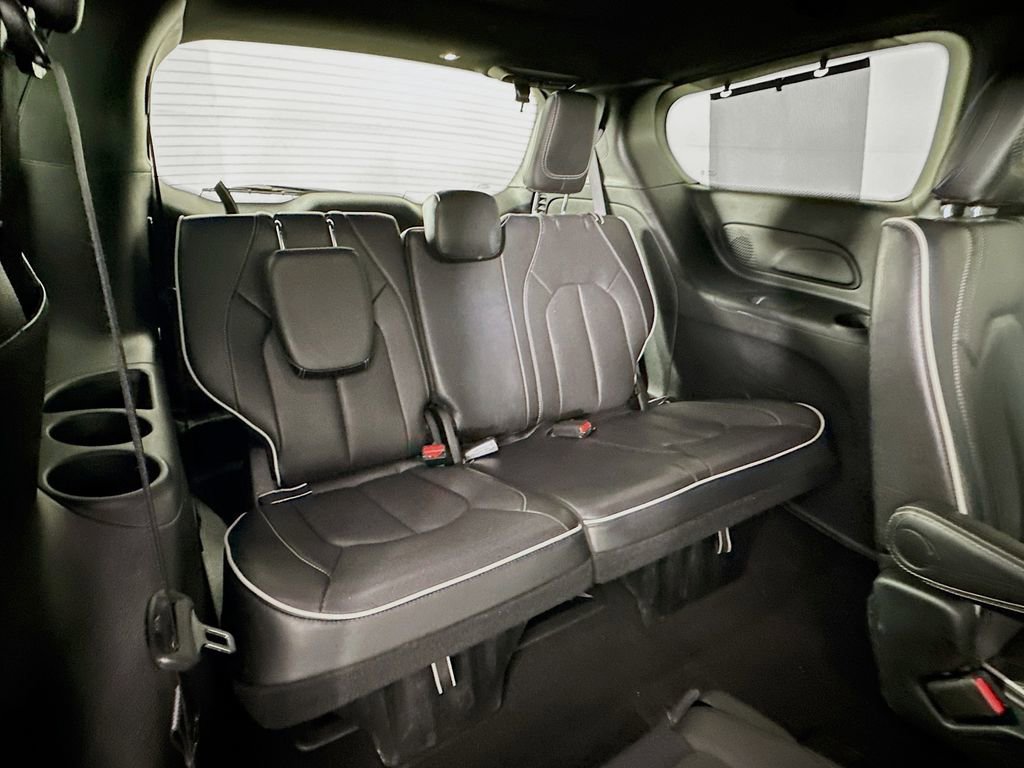 Used 2025 Chrysler Pacifica Limited FWD image 36