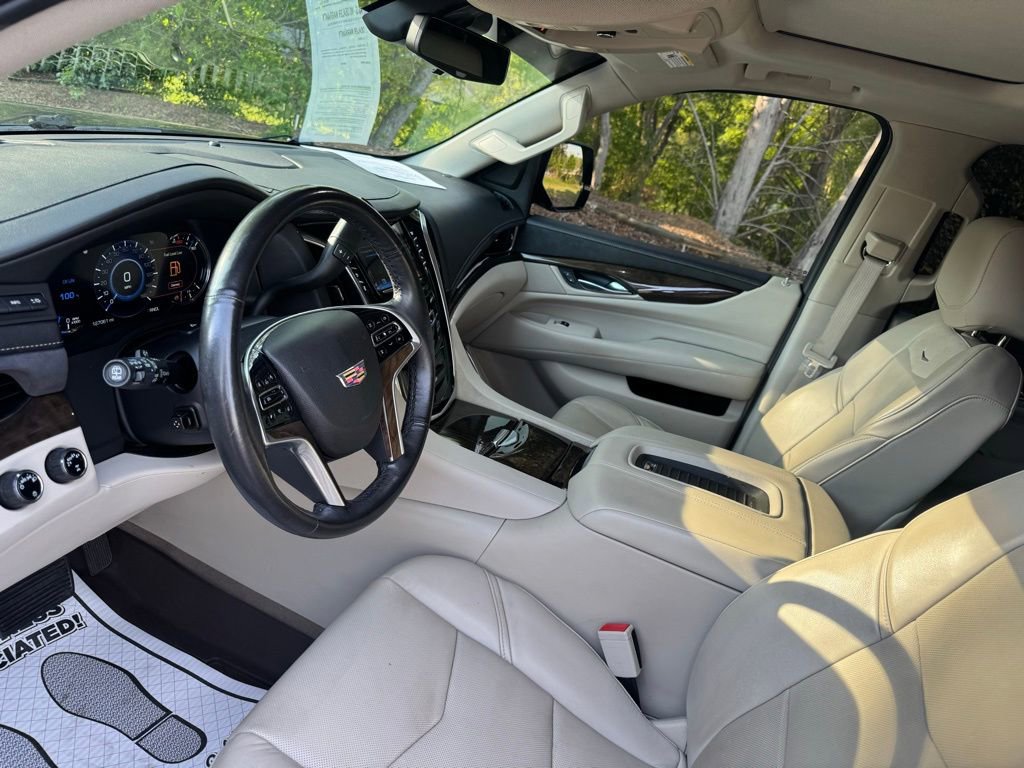 Used 2018 Cadillac Escalade Luxury AWD/4WD image 22