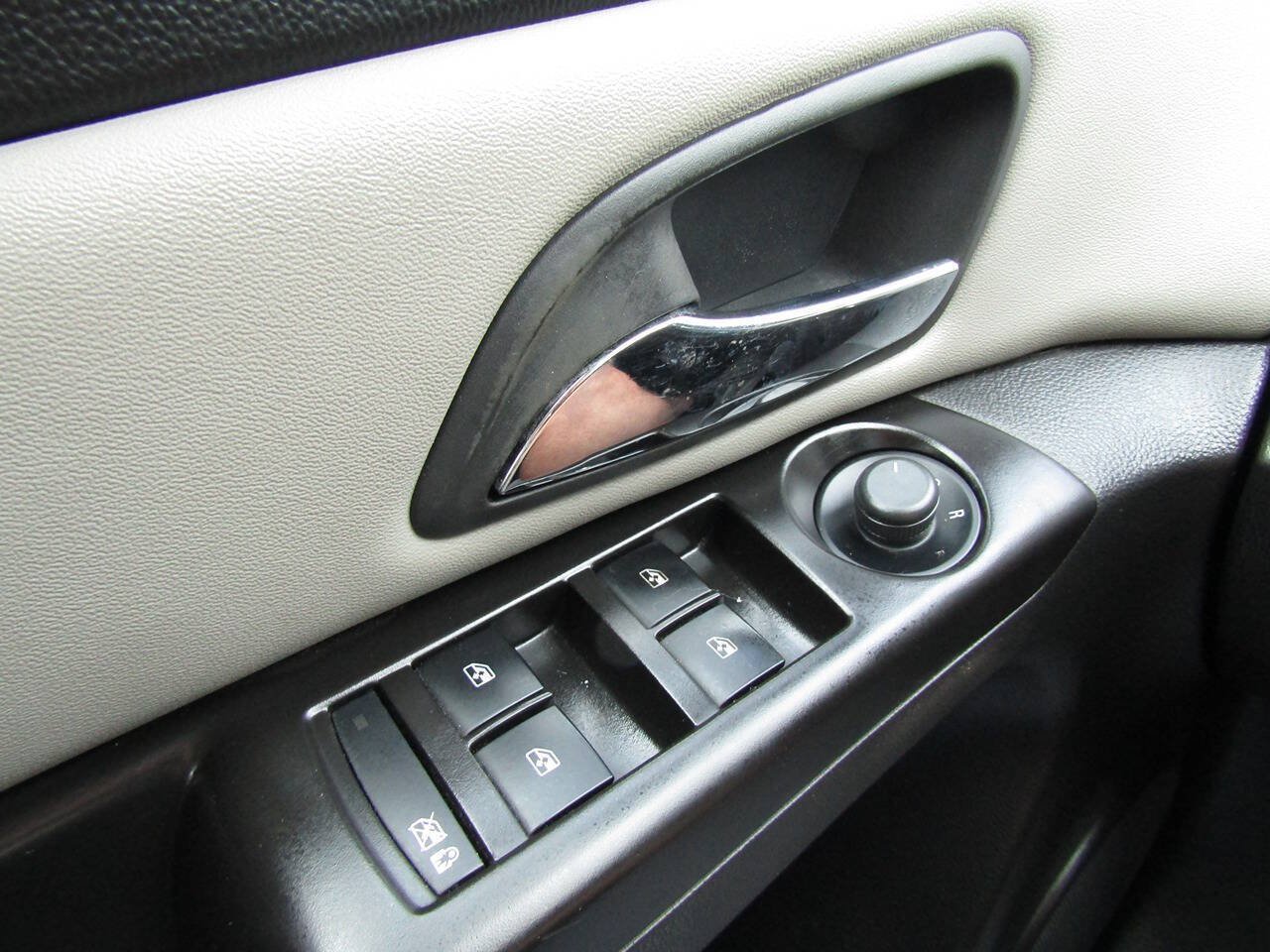 Used 2012 Chevrolet Cruze LS w/ Connectivity Package FWD image 9