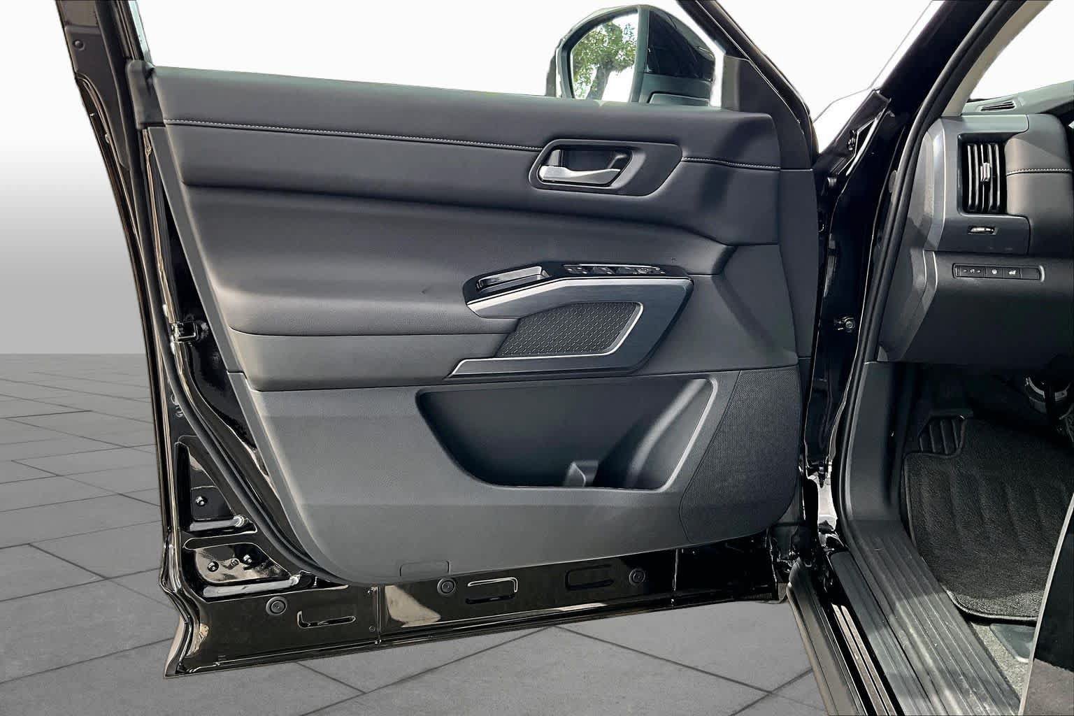 New 2026 Nissan Pathfinder SL FWD image 10
