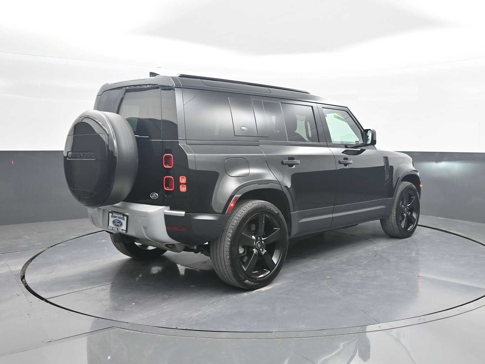 Used 2023 Land Rover Defender 110 SE AWD/4WD image 8