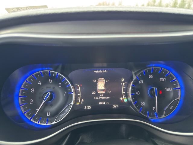 Used 2018 Chrysler Pacifica Limited image 9