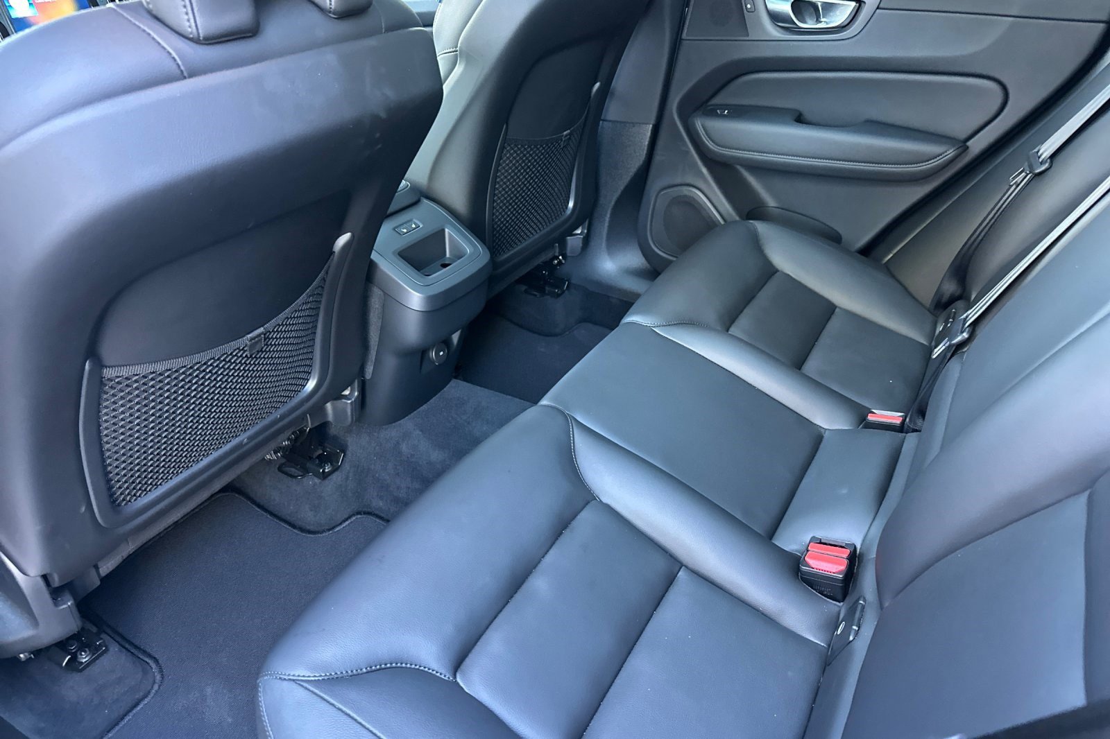 Used 2025 Volvo XC60 B5 Core image 15