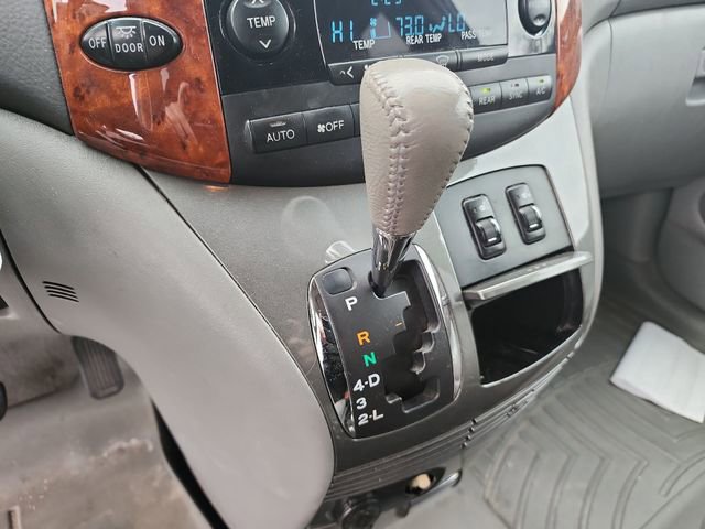 Used 2009 Toyota Sienna XLE image 17
