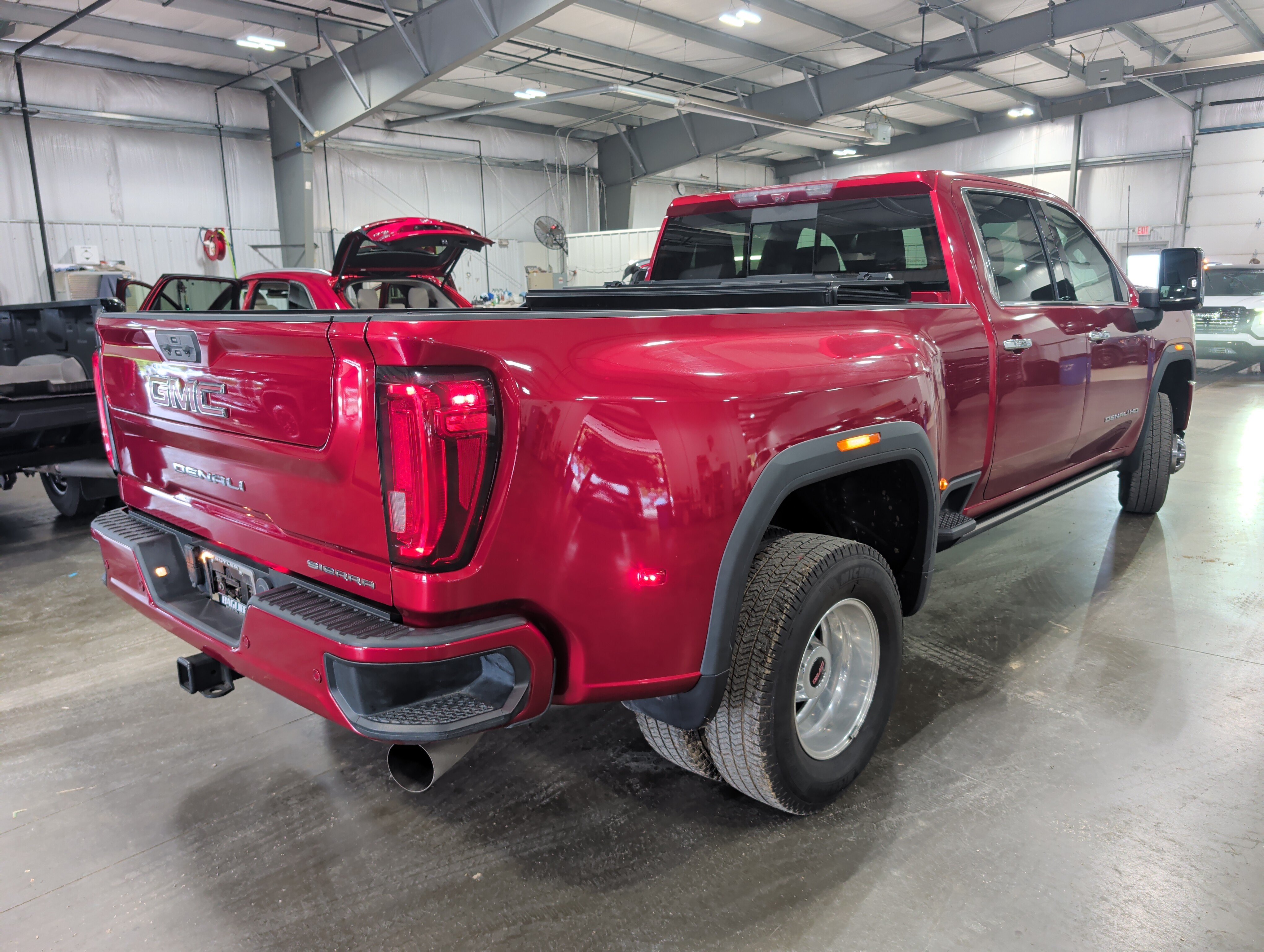 Used 2022 GMC Sierra 3500 Denali w/ Denali Ultimate Package AWD/4WD image 3