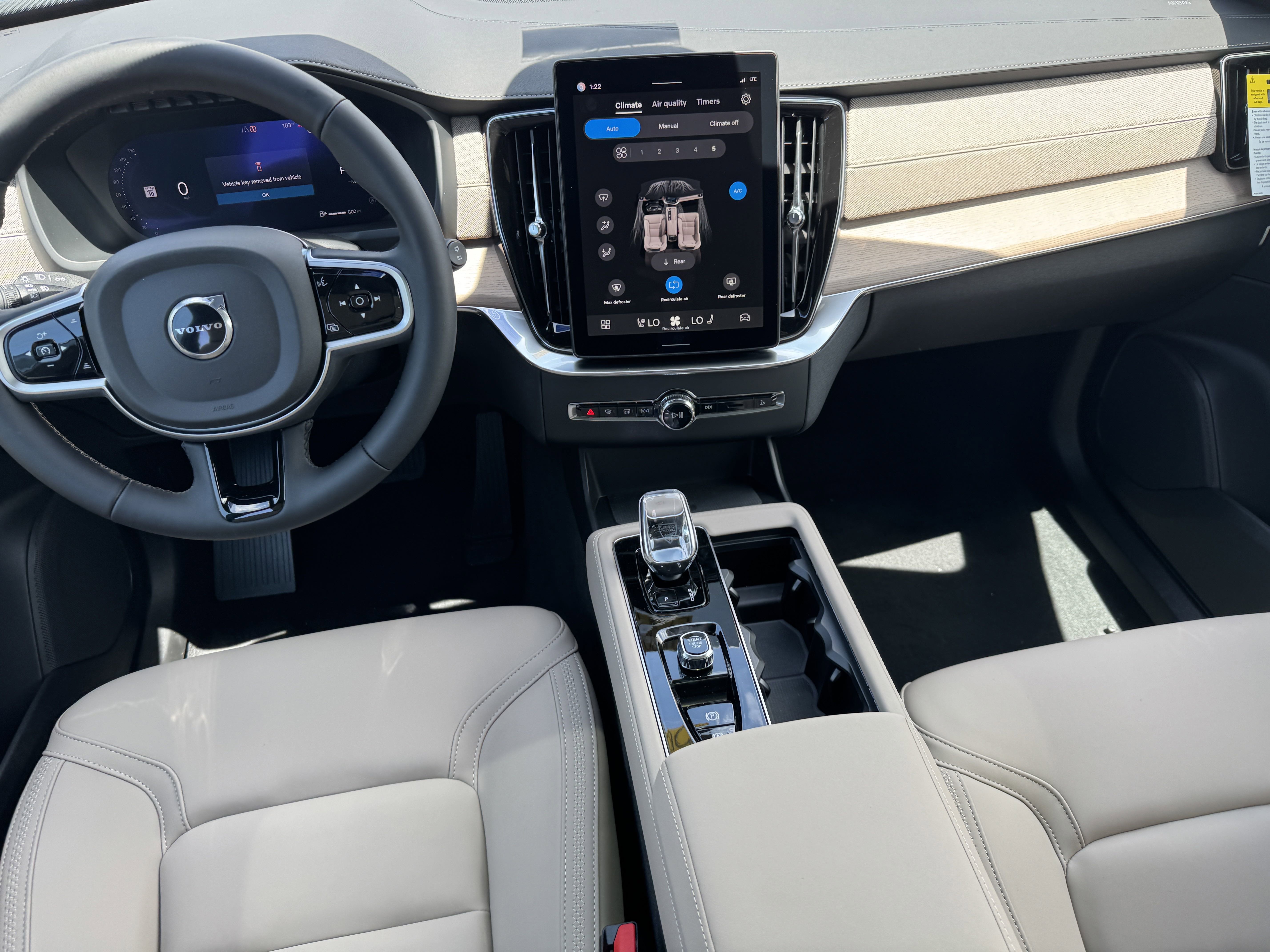 New 2026 Volvo XC90 B6 Plus w/ Protection Package Premier image 15