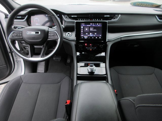 Used 2024 Jeep Grand Cherokee Laredo X w/ Luxury Tech Group I image 11