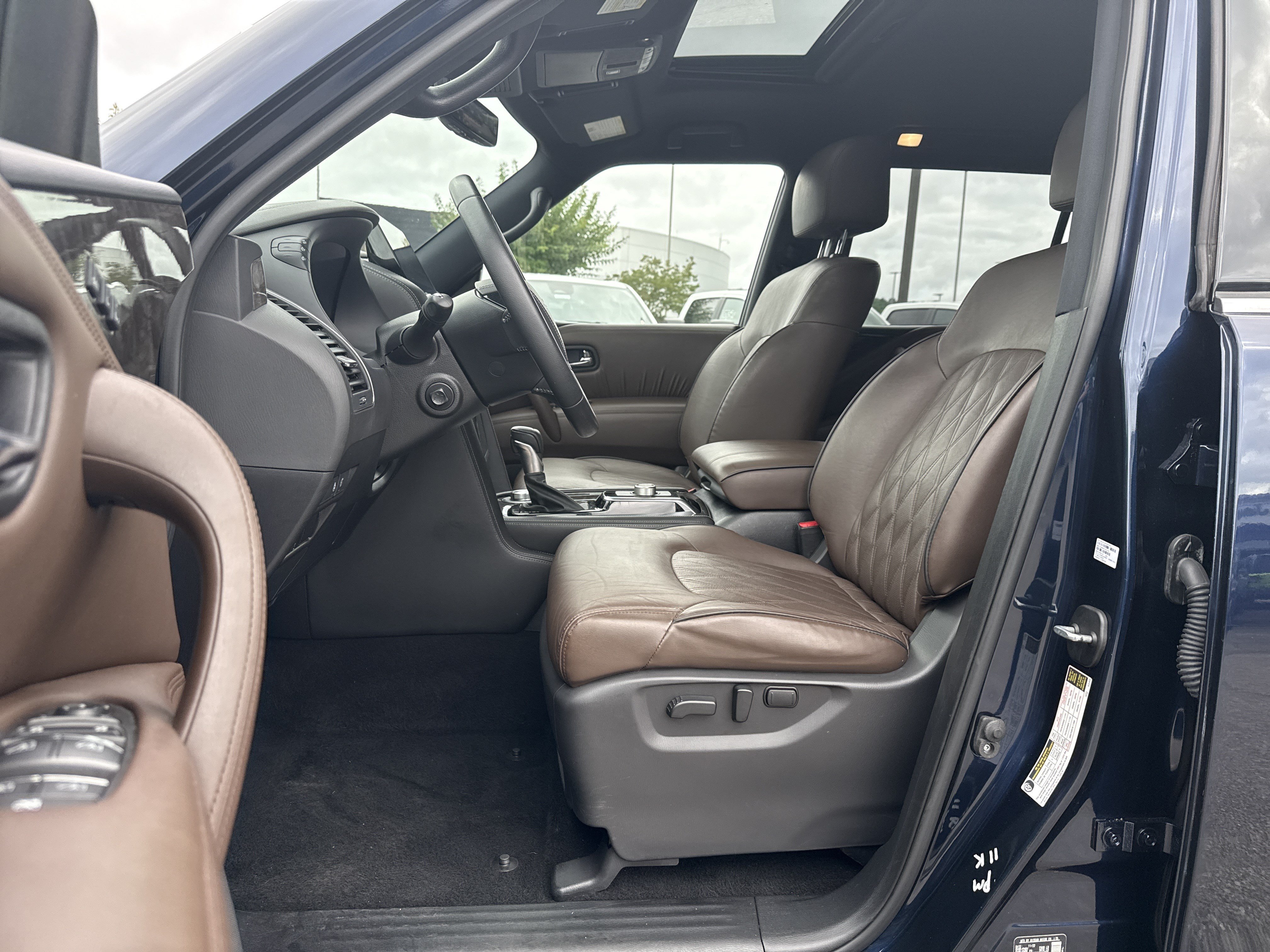 Used 2023 Nissan Armada Platinum w/ Captain's Chairs Package AWD/4WD image 9