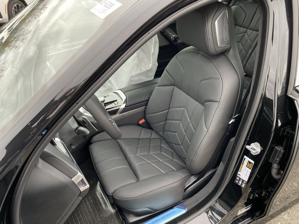 New 2026 BMW 760i xDrive w/ Premium Package image 13