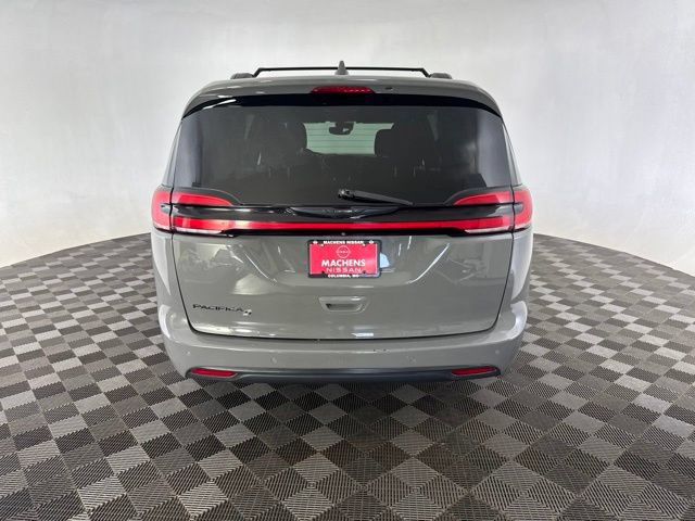 Used 2021 Chrysler Pacifica Touring w/ S Appearance Package FWD image 6