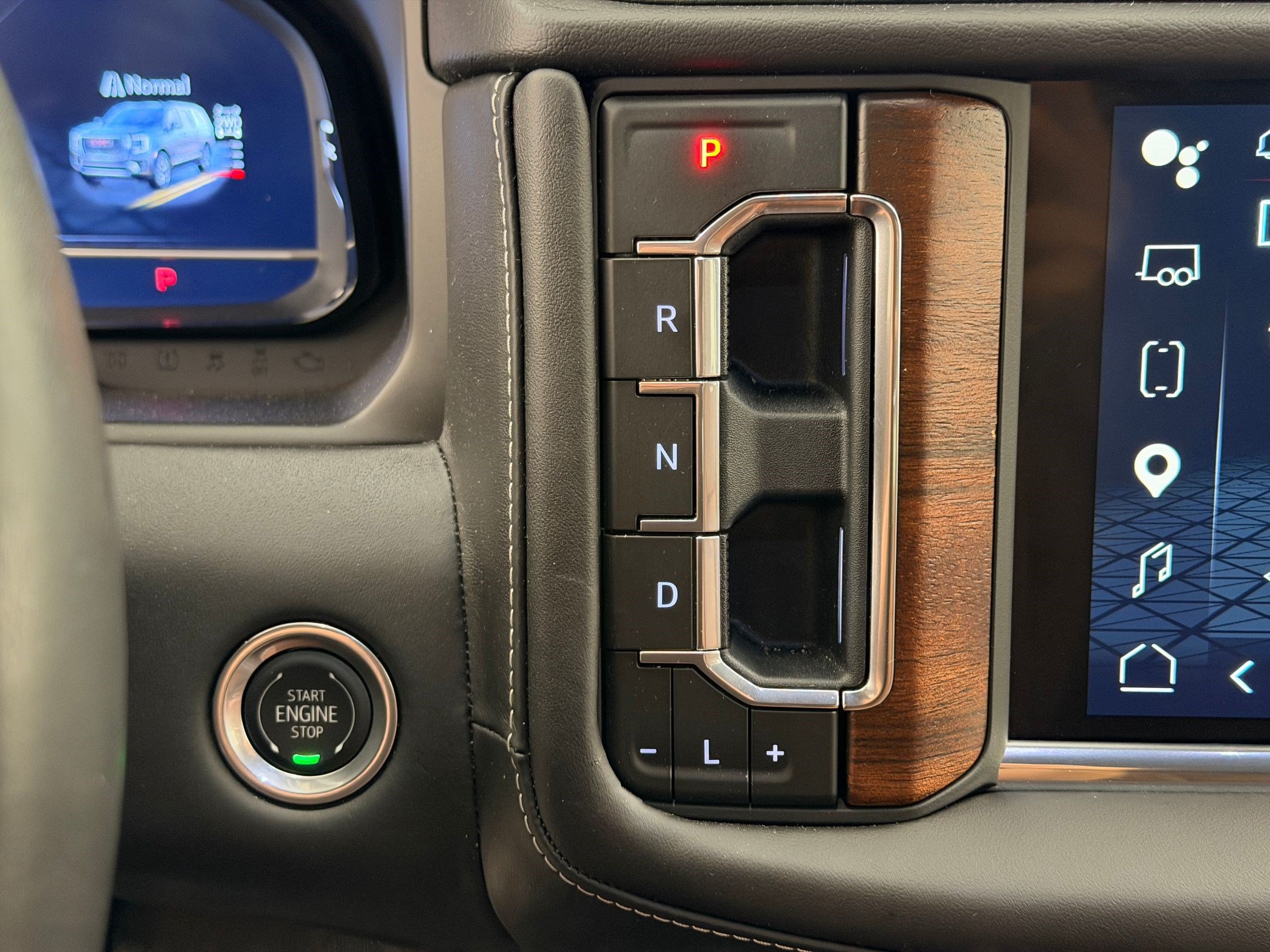 Used 2024 GMC Yukon Denali Ultimate AWD/4WD image 15