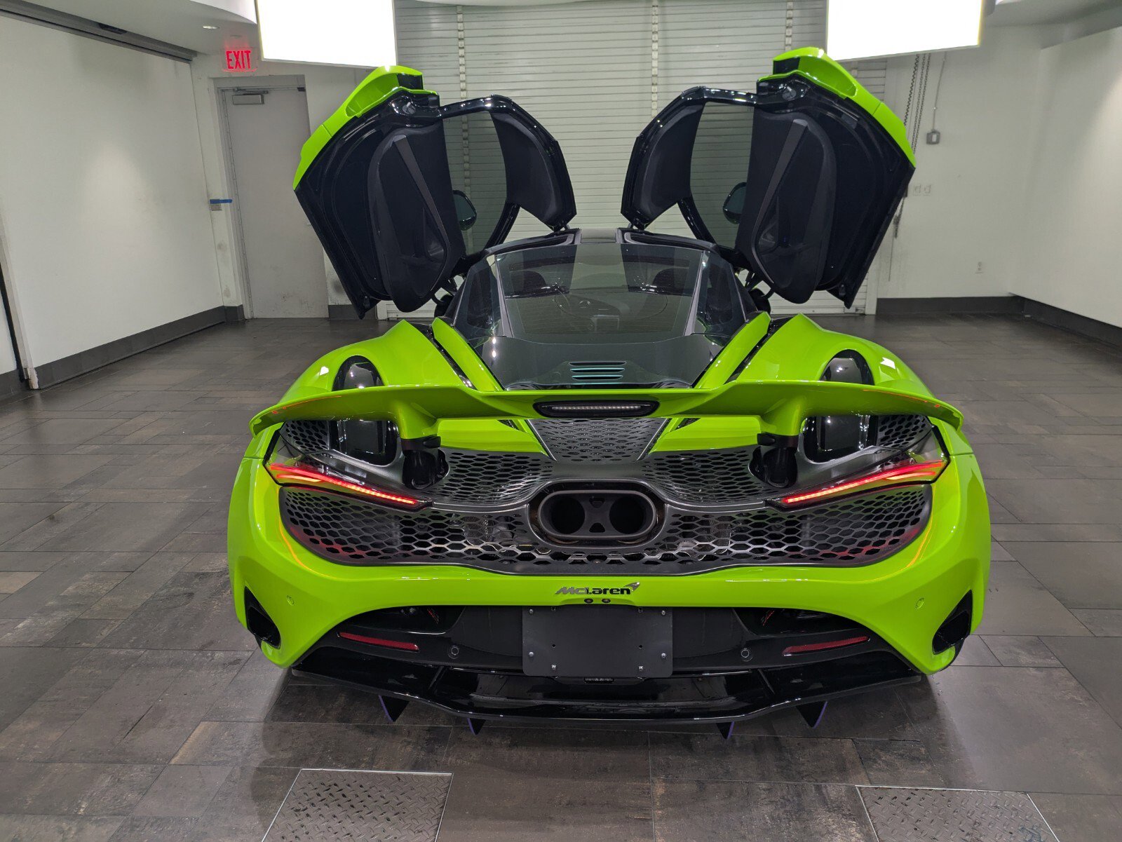 Used 2024 McLaren 750S image 23
