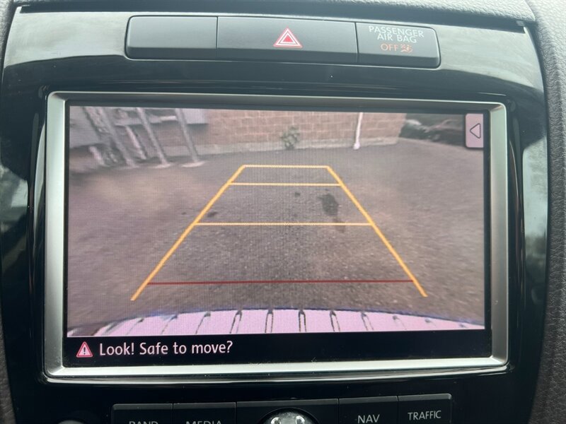 Used 2014 Volkswagen Touareg VR6 AWD/4WD image 17