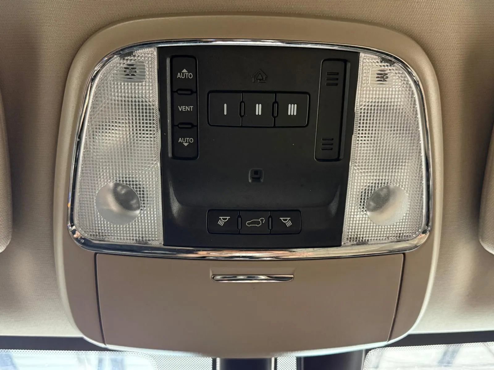 Used 2017 Jeep Grand Cherokee Limited w/ Trailer Tow Group IV AWD/4WD image 37