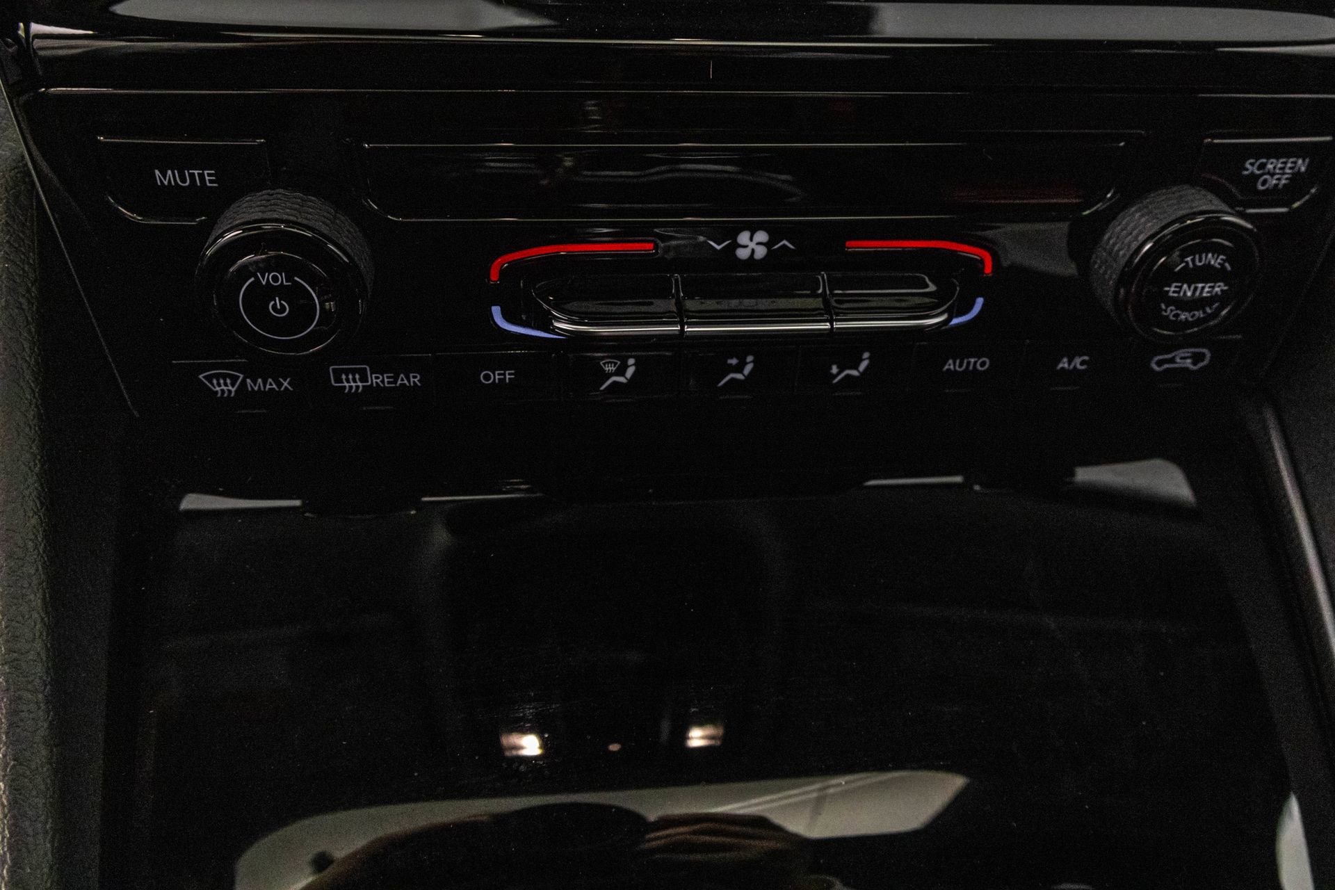 Used 2023 Jeep Grand Cherokee Laredo X image 27