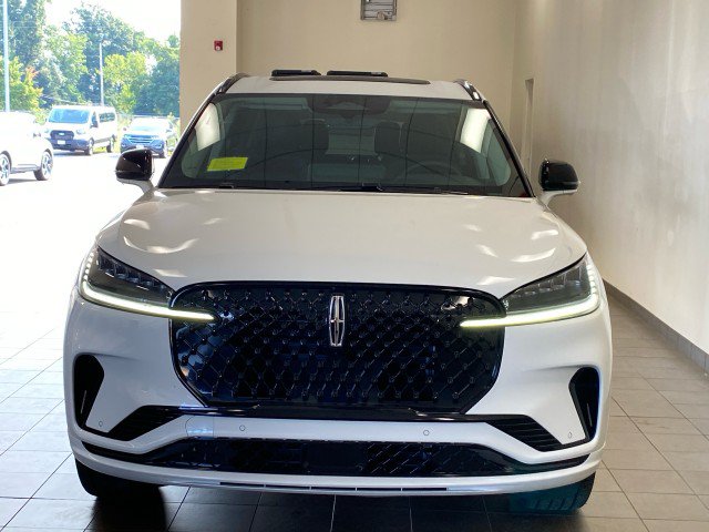 New 2026 Lincoln Aviator AWD w/ Jet Appearance Package image 3