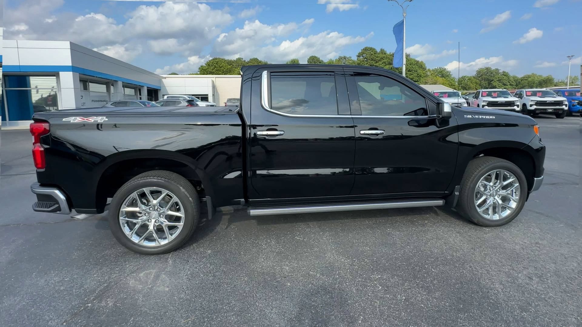 Certified 2024 Chevrolet Silverado 1500 LTZ w/ LTZ Premium Package AWD/4WD image 9