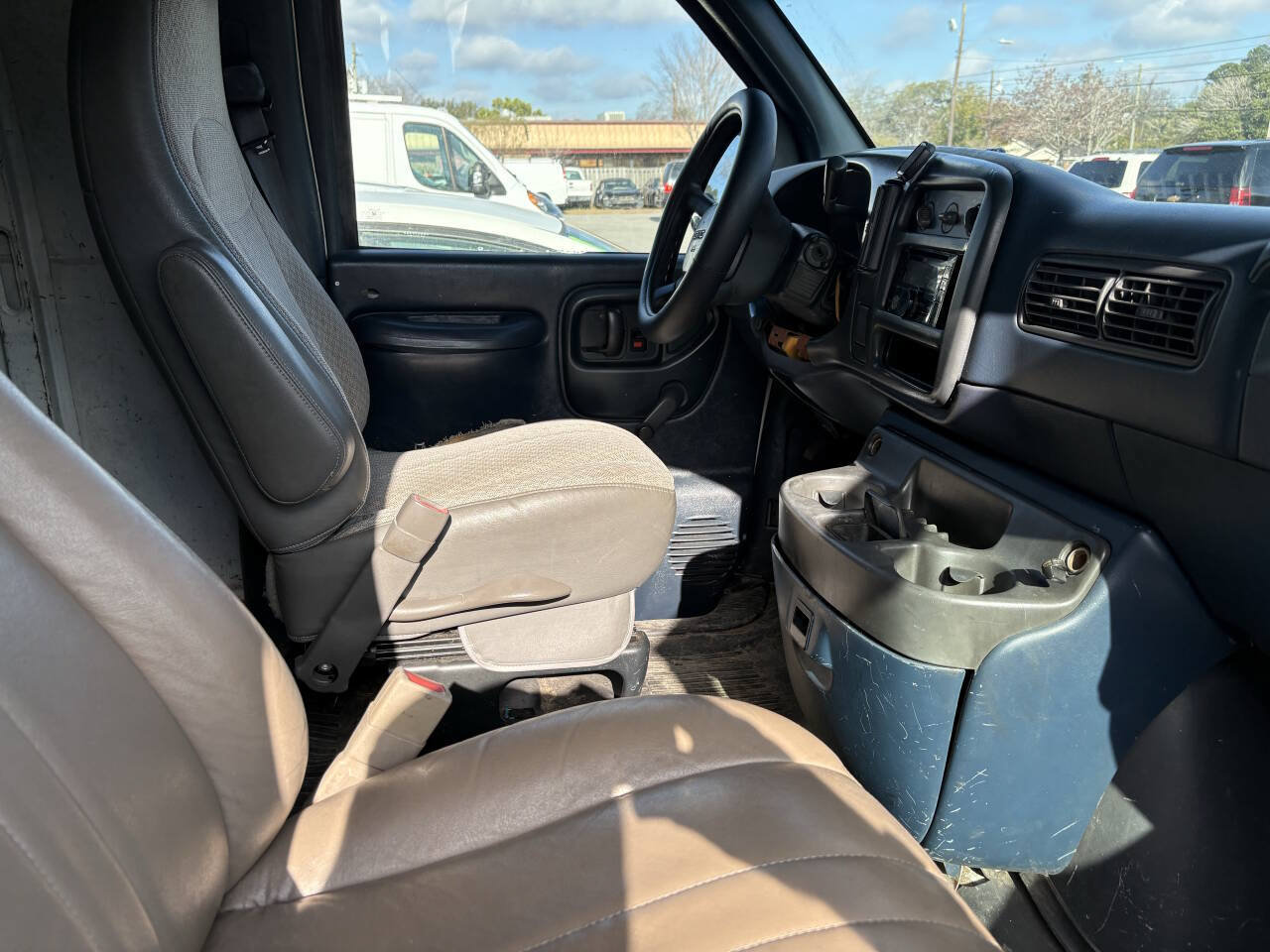 Used 2000 GMC Savana 2500 RWD image 11