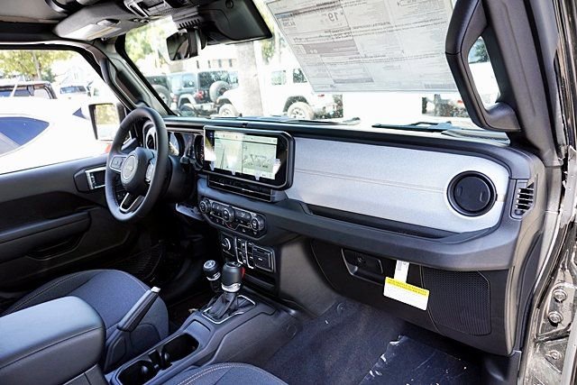New 2025 Jeep Gladiator Sport S image 13