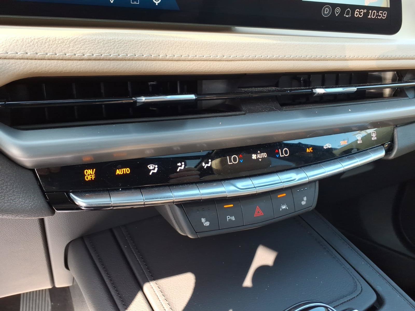 Certified 2024 Cadillac XT4 Luxury w/ Cold Weather Package AWD/4WD image 29