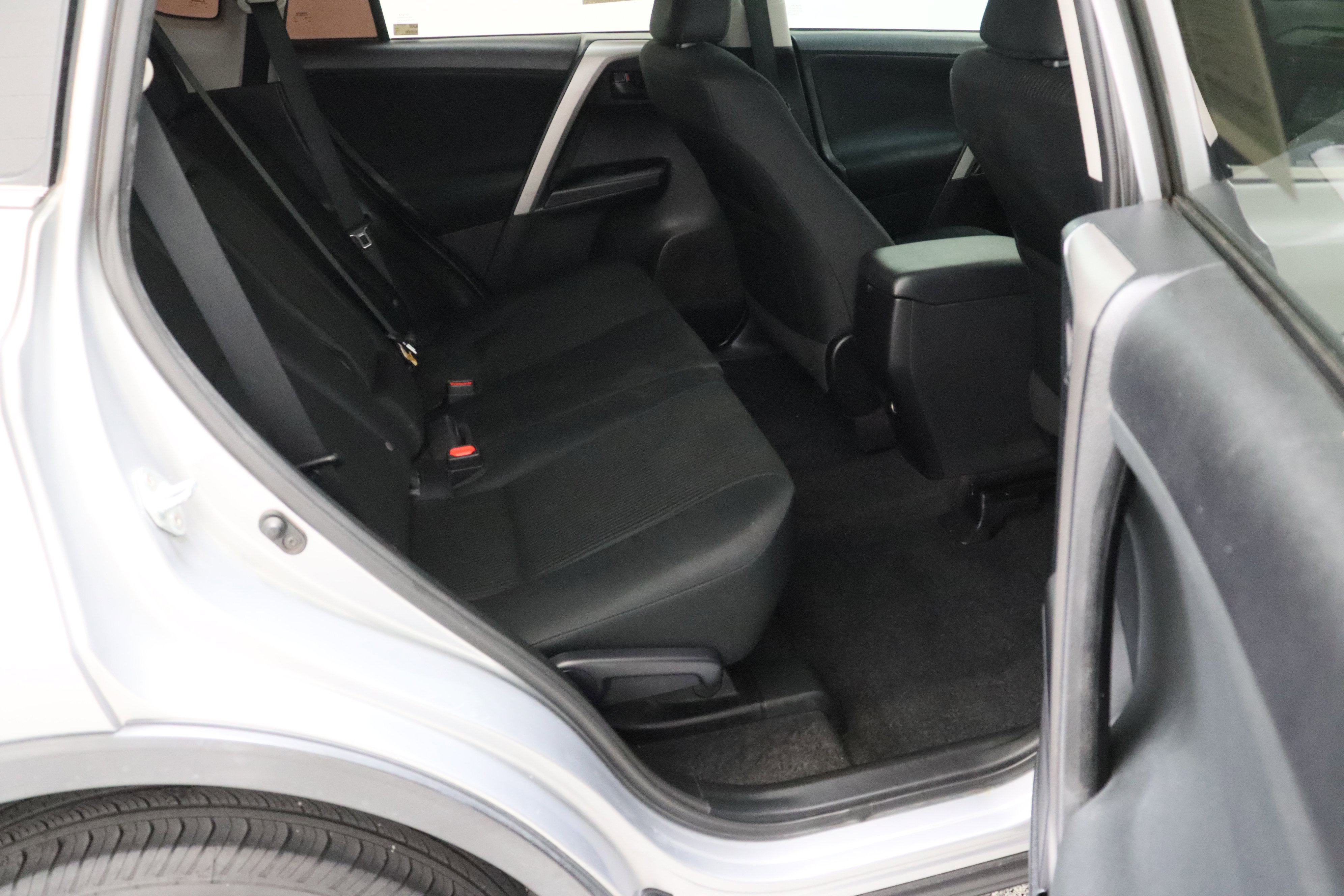 Used 2017 Toyota RAV4 LE FWD image 30