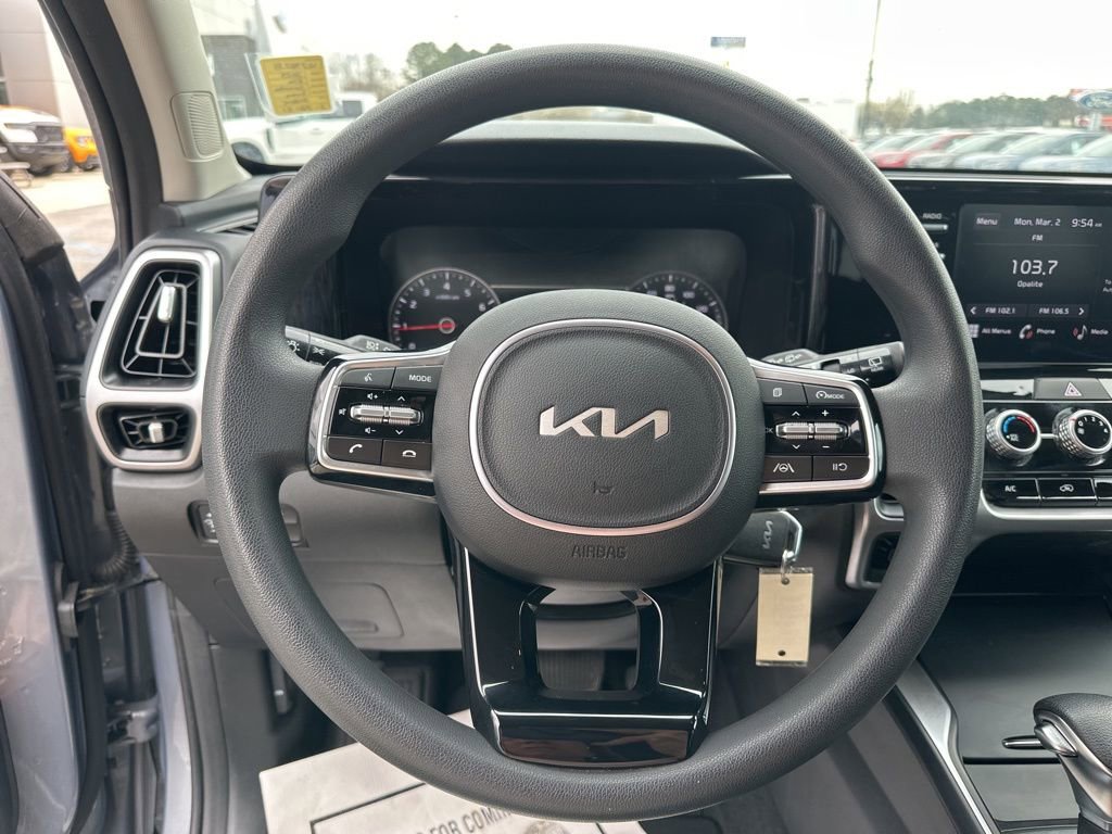 Used 2023 Kia Sorento LX image 10