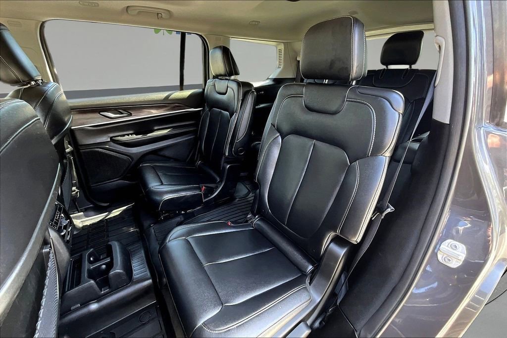 Used 2023 Jeep Grand Cherokee L Limited AWD/4WD image 22