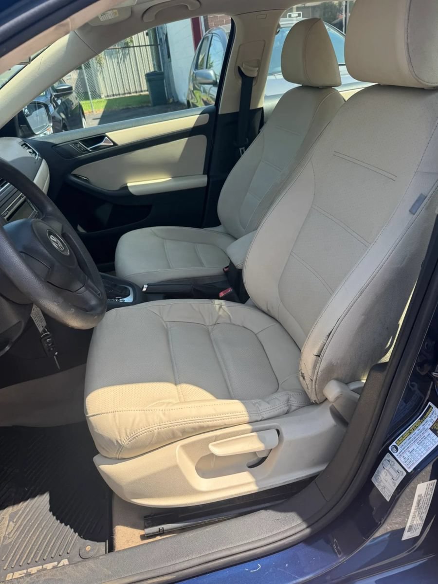Used 2011 Volkswagen Jetta SE FWD image 7