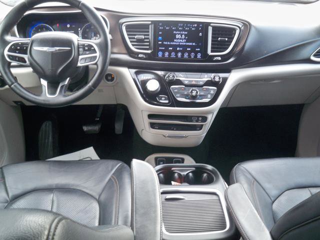 Used 2017 Chrysler Pacifica Touring-L Plus w/ Tire & Wheel Group image 8