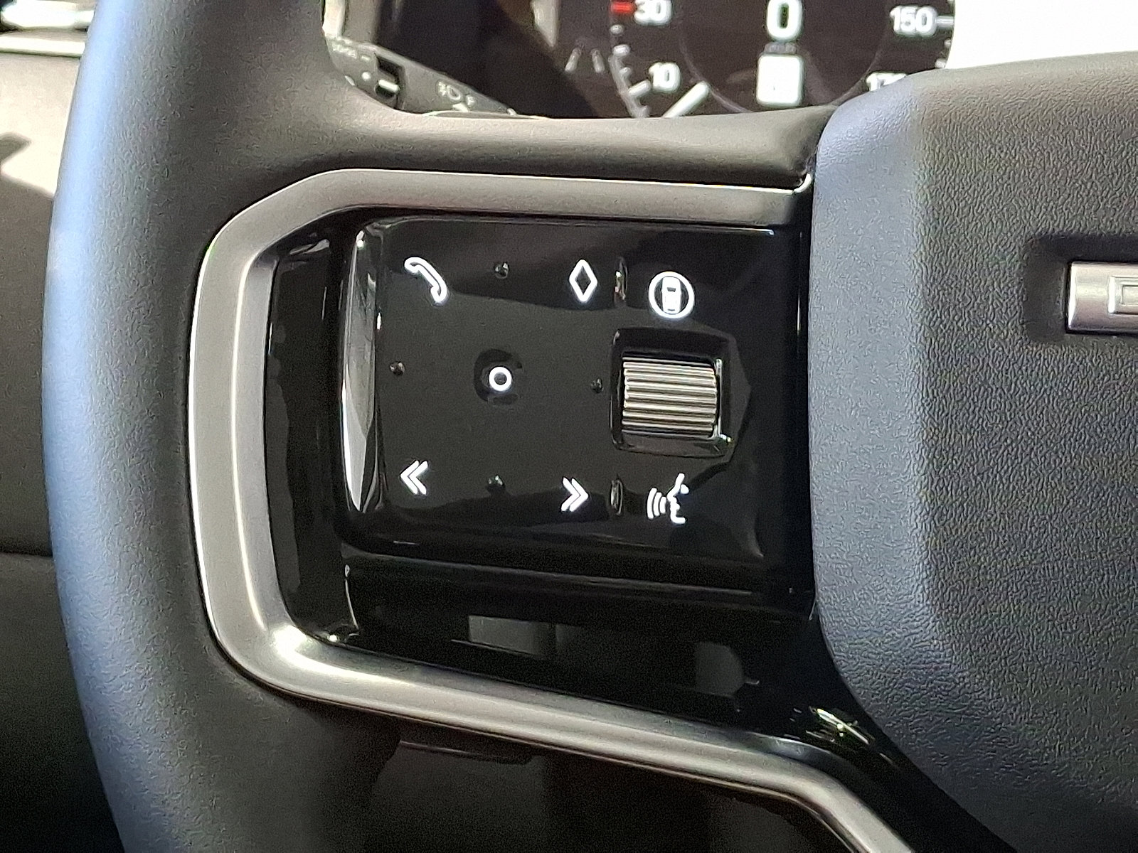 Certified 2025 Land Rover Discovery Sport S image 22