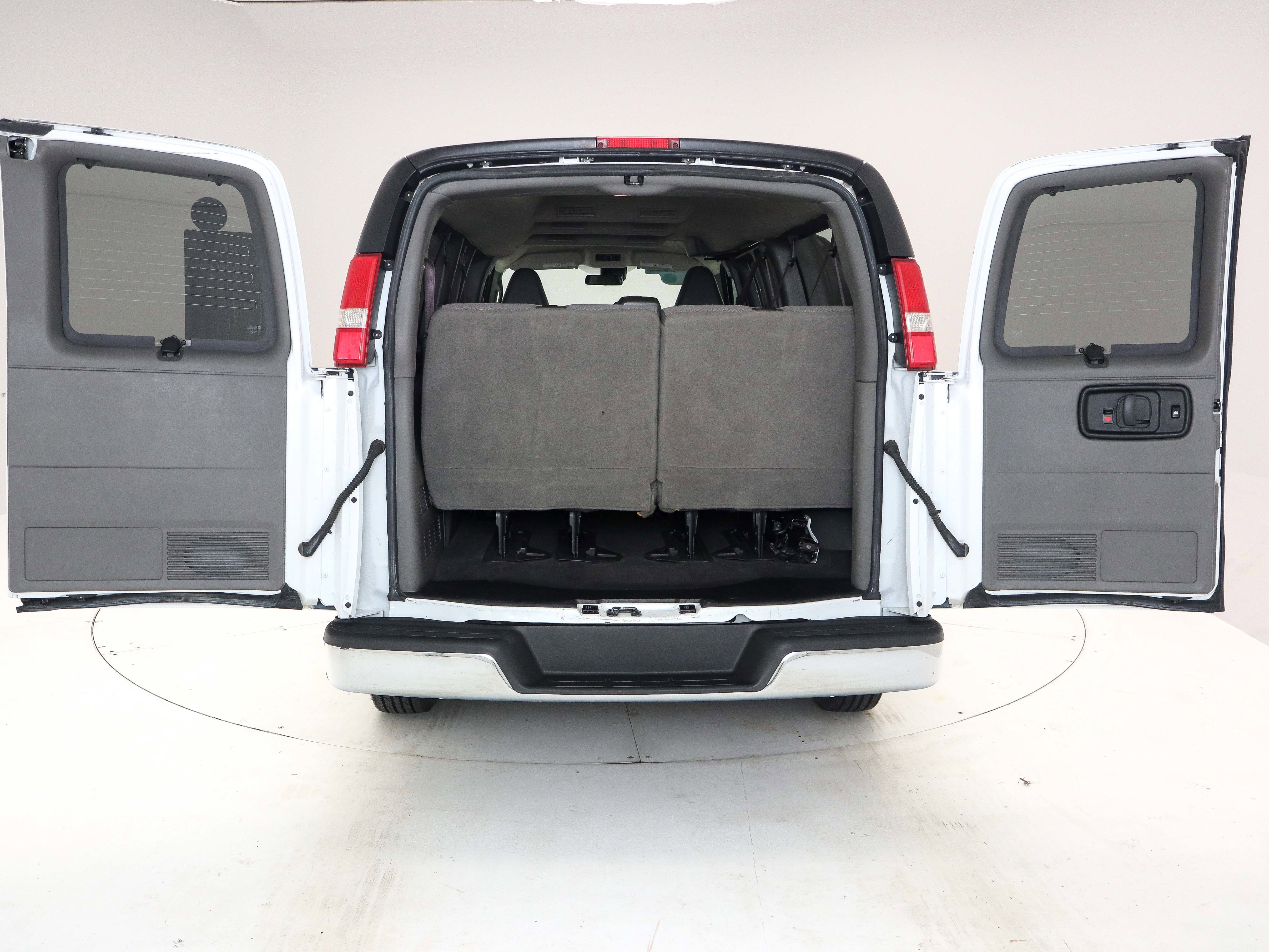 Used 2019 Chevrolet Express 3500 LT w/ LT Preferred Equipment Group RWD image 10