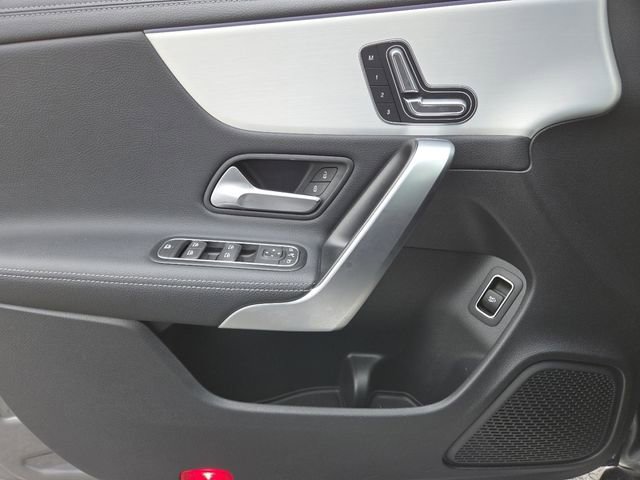 Used 2025 Mercedes-Benz CLA 250 4MATIC image 31
