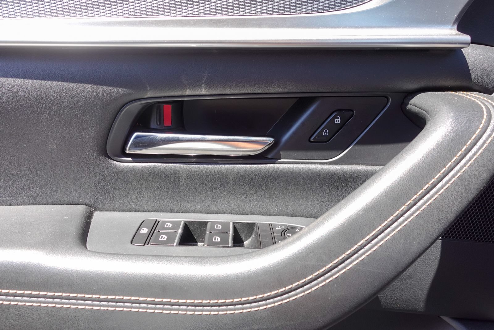 Used 2024 MAZDA CX-90 Plug-In Hybrid w/ Preferred AWD/4WD image 15