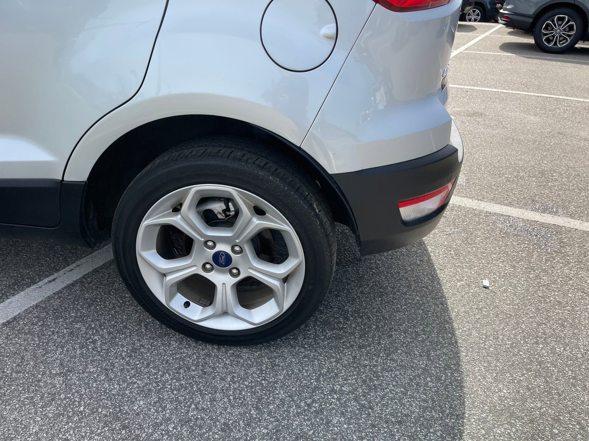 Used 2021 Ford EcoSport SE w/ SE Convenience Package image 9