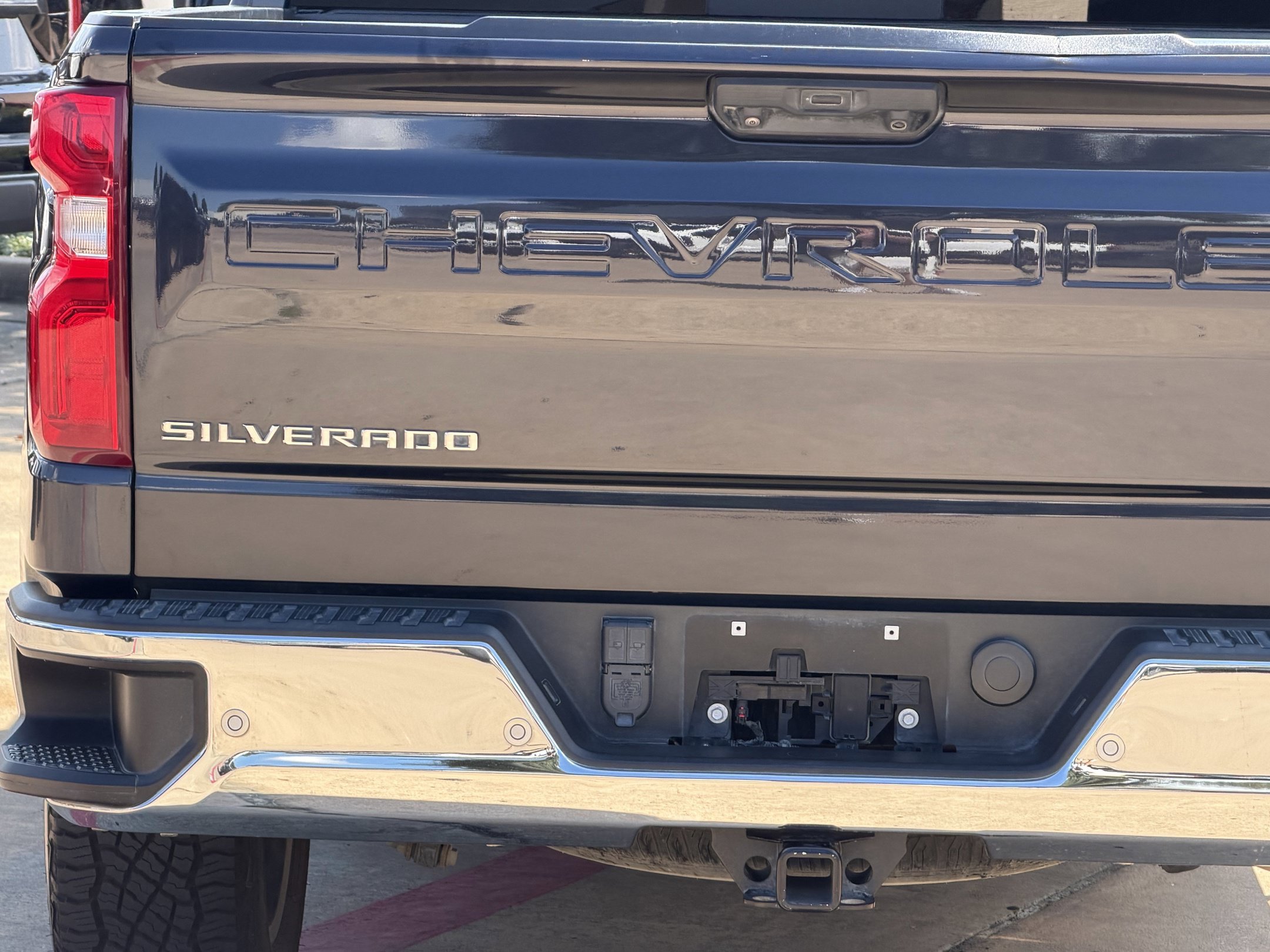 Used 2023 Chevrolet Silverado 1500 LTZ w/ LTZ Convenience Package II RWD image 9