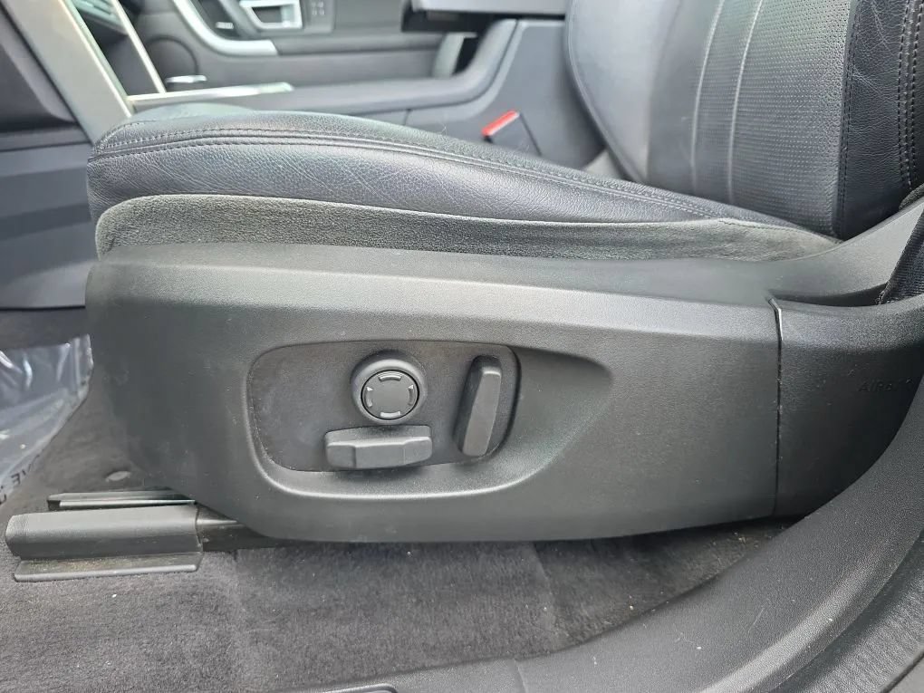 Used 2019 Land Rover Discovery Sport HSE AWD/4WD image 15