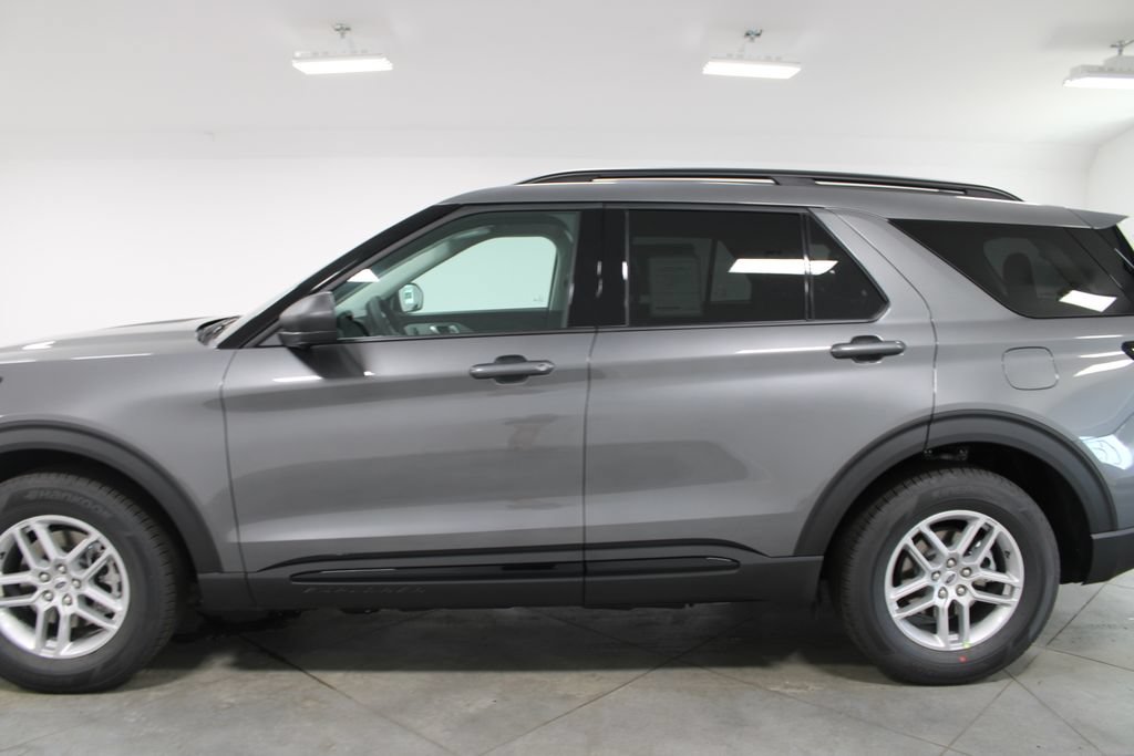New 2026 Ford Explorer Active RWD image 5