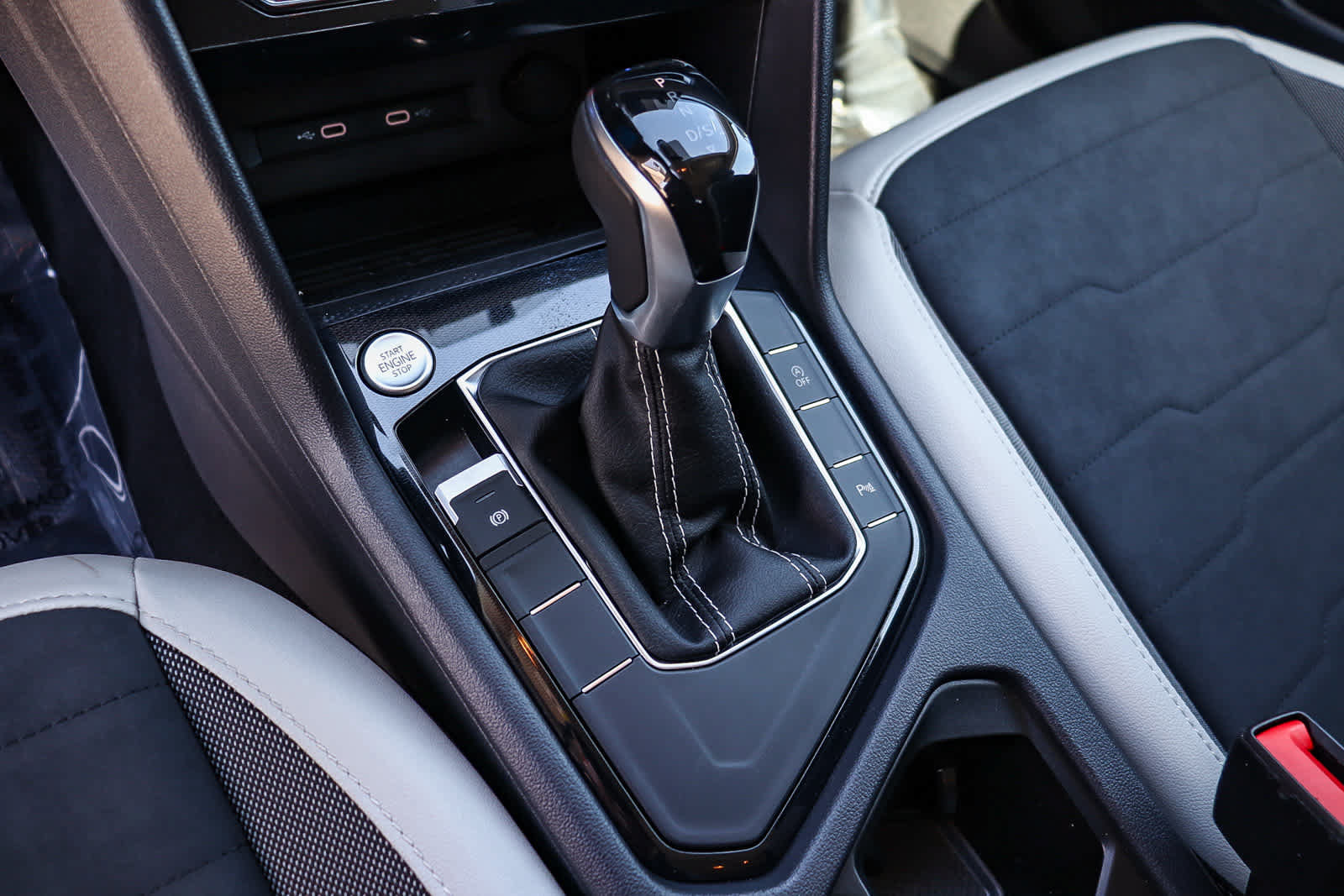 New 2025 Volkswagen Taos SE FWD image 20