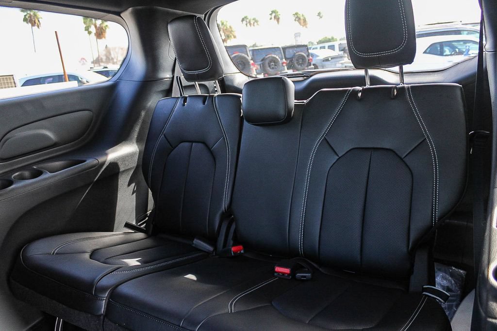 New 2027 Chrysler Pacifica Select FWD image 20