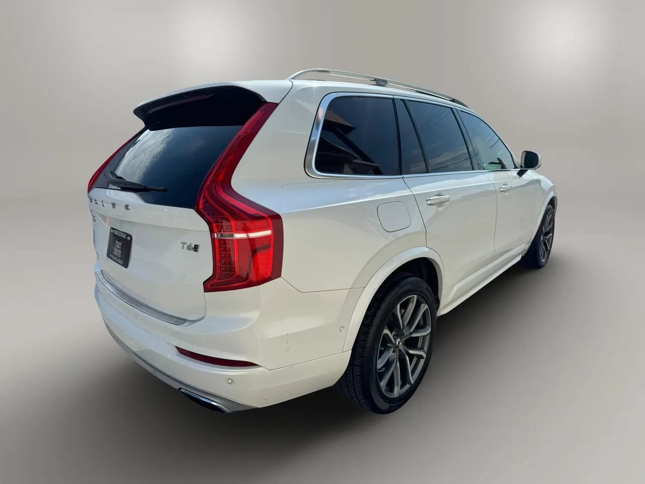 Used 2017 Volvo XC90 T6 Momentum w/ Vision Package AWD/4WD image 10