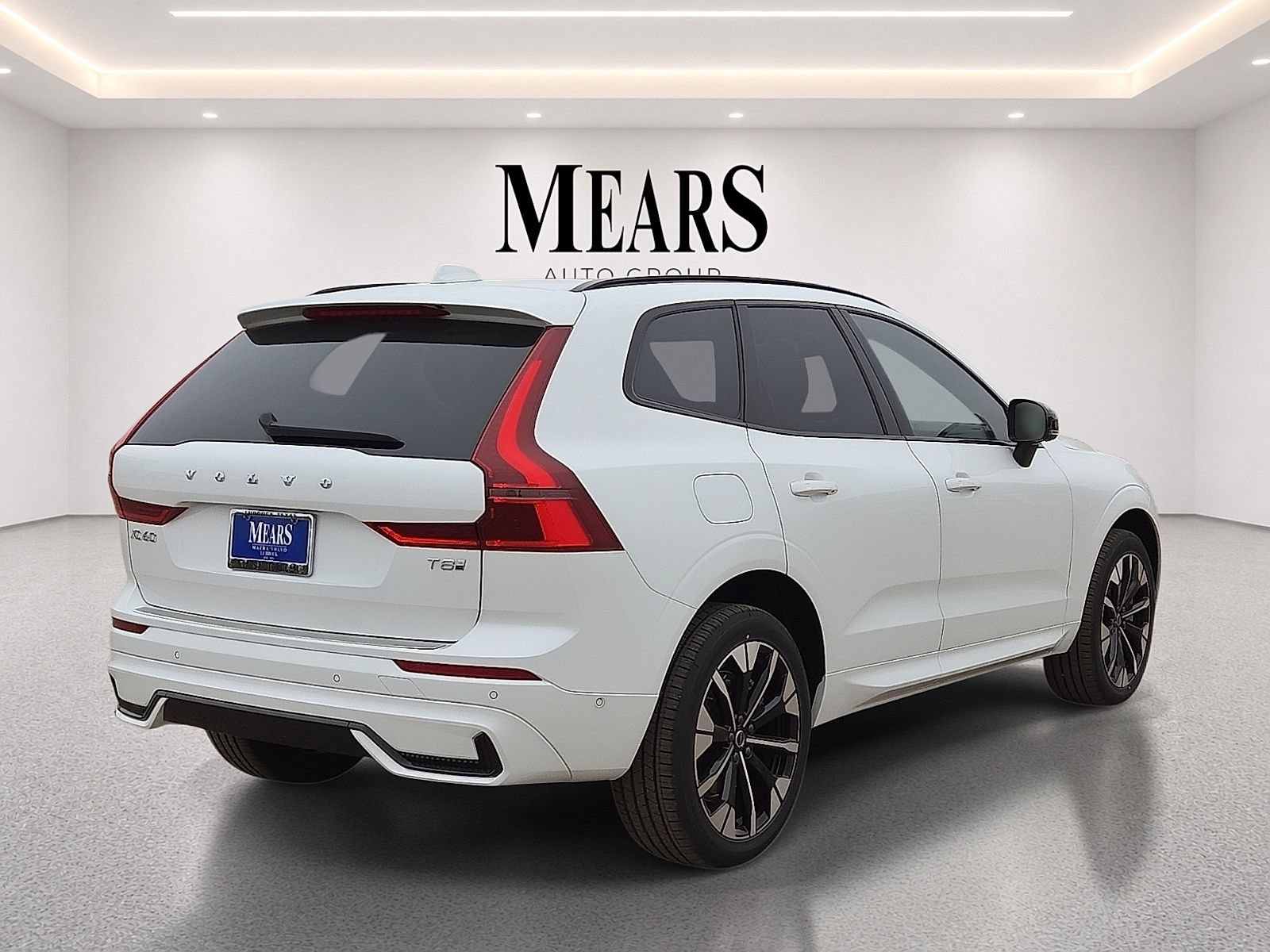 New 2026 Volvo XC60 T8 Plus w/ Protection Package Premier AWD/4WD image 5