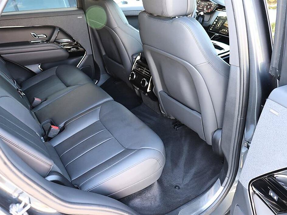 Used 2024 Land Rover Range Rover Sport SE AWD/4WD image 13