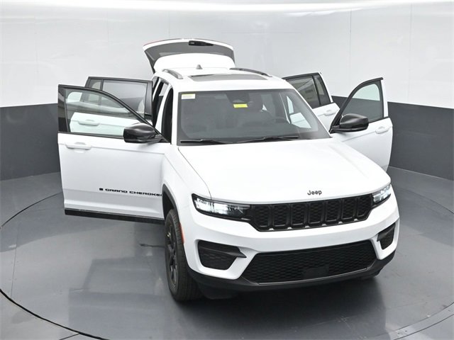 New 2025 Jeep Grand Cherokee Altitude image 47