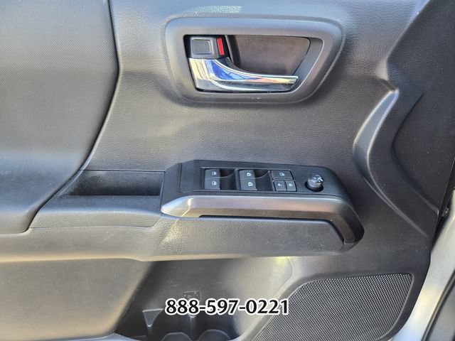 Used 2022 Toyota Tacoma TRD Off-Road AWD/4WD image 34