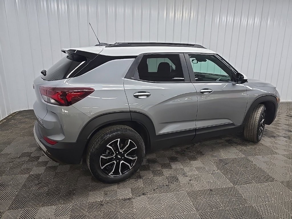 Used 2023 Chevrolet TrailBlazer ACTIV w/ Convenience Package image 3