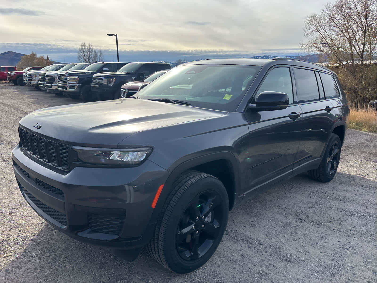 New 2025 Jeep Grand Cherokee L Laredo image 2