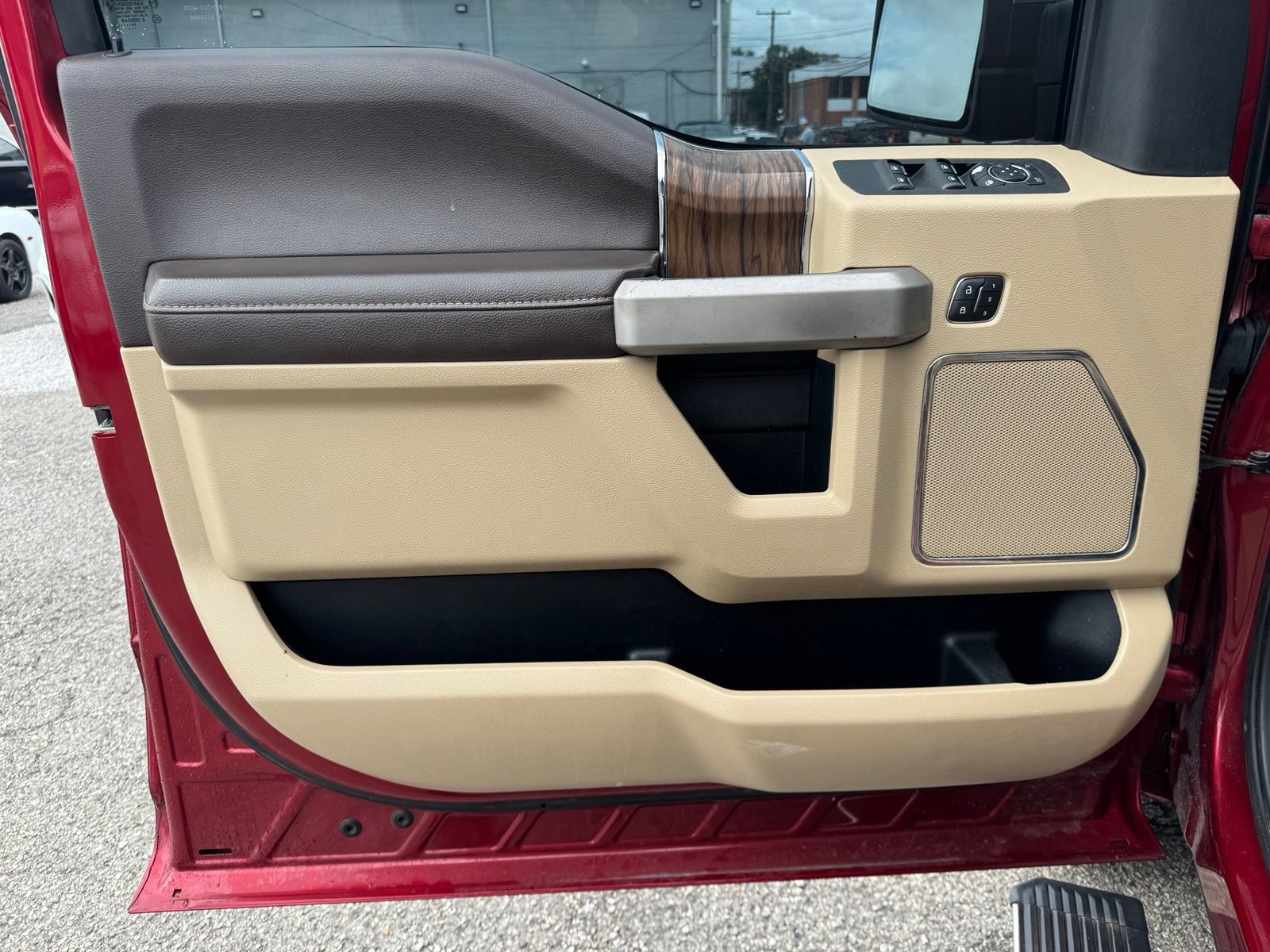 Used 2019 Ford F150 Lariat w/ Equipment Group 502A Luxury AWD/4WD image 12